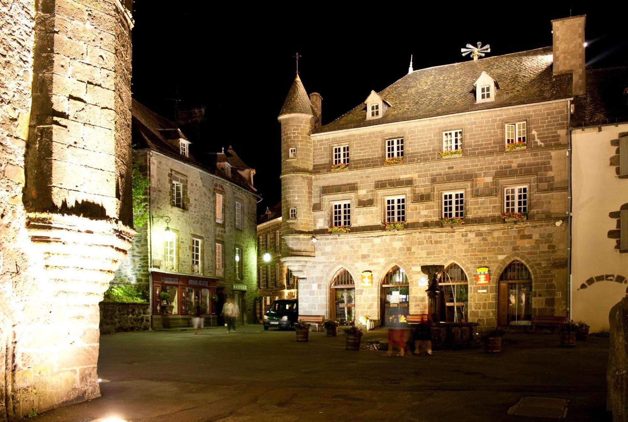 Hôtel des Remparts Salers Extérieur photo